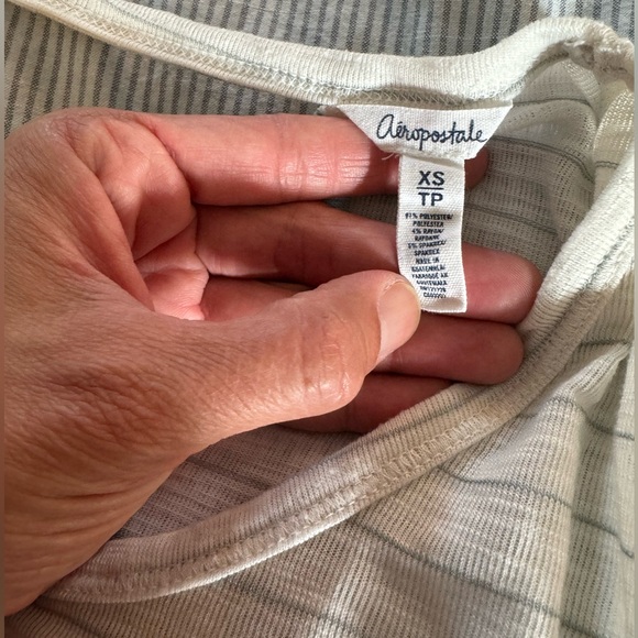 🟢NWOT Aeropostale XS white & grey striped top. Never worn.🟢 - Picture 3 of 6